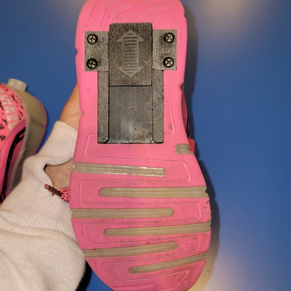 Light up roller skate sneakers - Picture 3 of 6